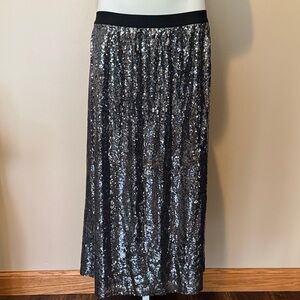 NWOT DR2 Black and Silver Sequin Midi Skirt